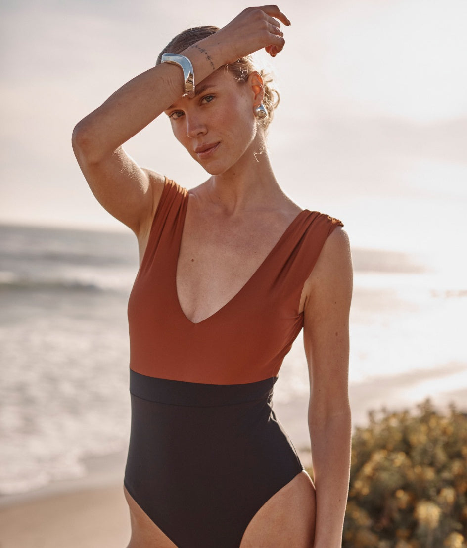 The Long Torso Ruched Backflip - Amber & Sea Urchin