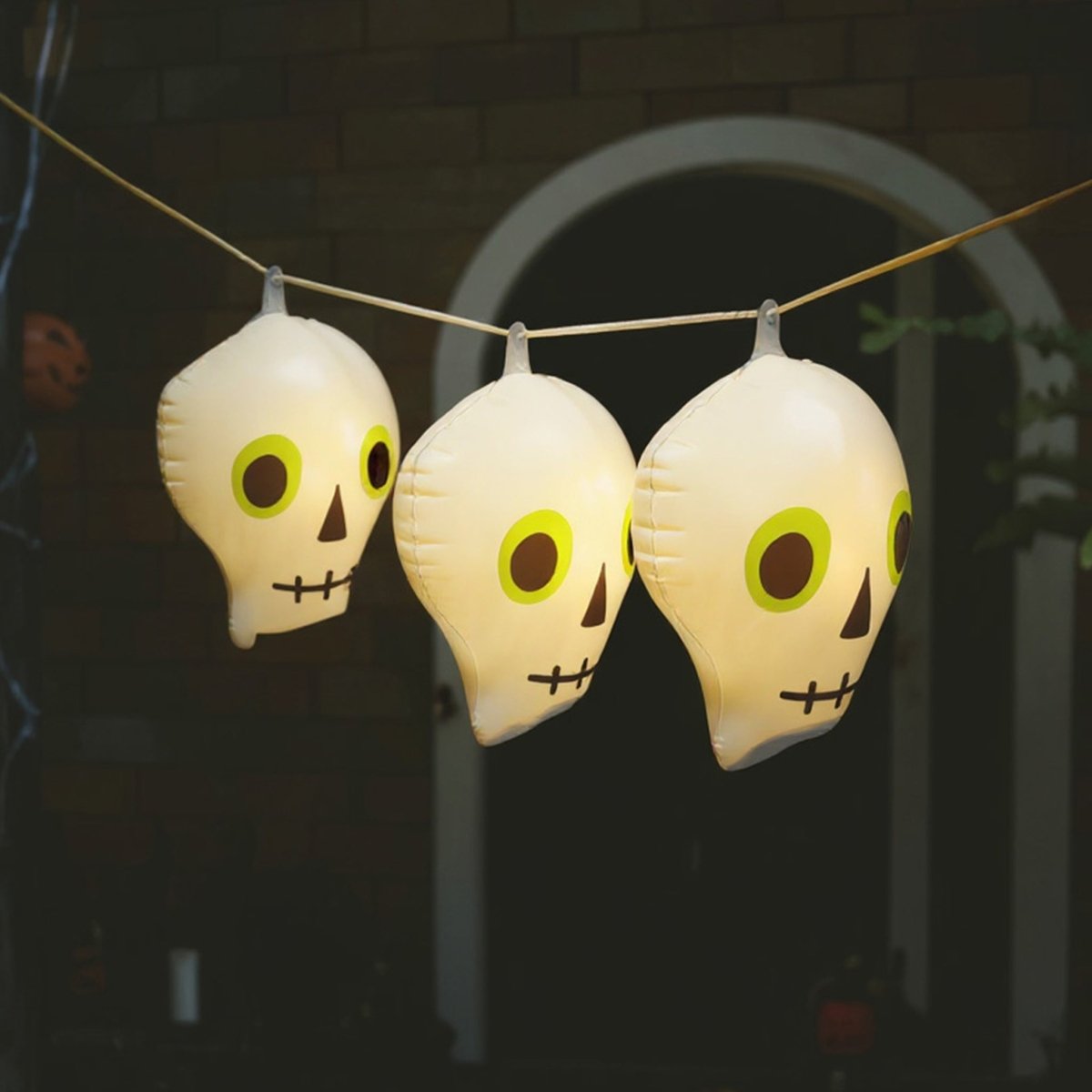 Inflatable Hanging Skulls Halloween Set
