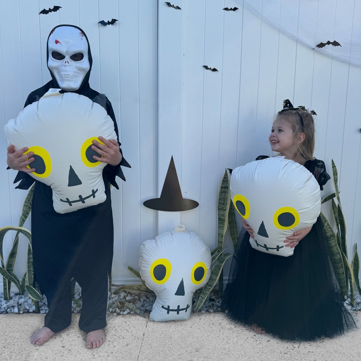 Inflatable Hanging Skulls Halloween Set